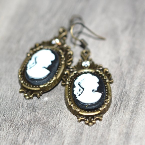 Jewelry - BRONZE // Victorian Style Cameo Dangling Earrings